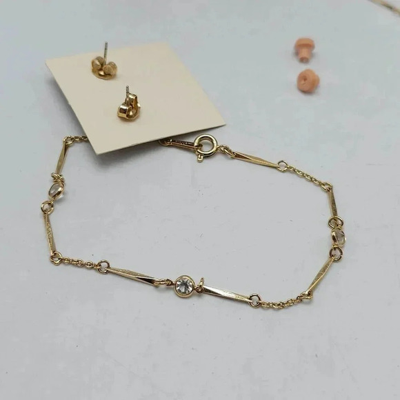 Avon Simulated Diamond Stud Earrings Necklace Bracelet Set Vintage 1984 in Box - Picture 5 of 6